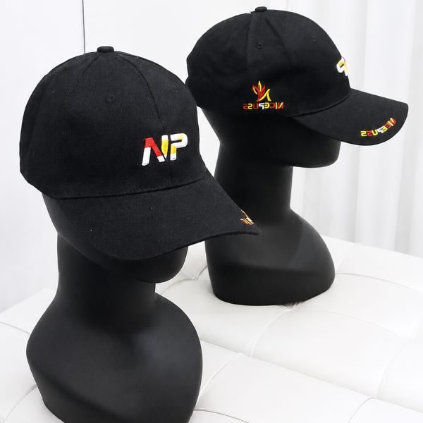 کلاه کپ مشکی گلدوزی مدل NP